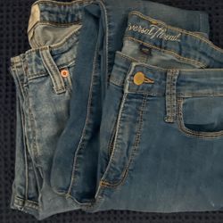 Womens Size 28 And Size 29 Jeans Both For $3