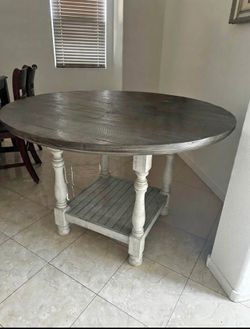 Dining round table