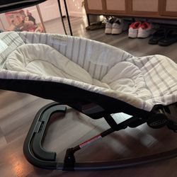 Graco Baby Rocker / Infant Seat – Excellent Condition