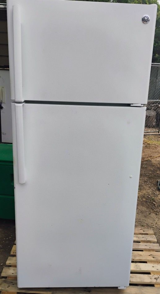 GE Refrigerator