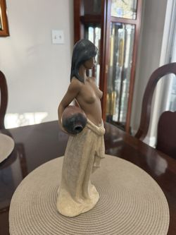 LLADRÓ Water Girl Figurine SKU: 01012323
