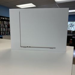 MacBook Air Starlight M3 Chip 256GB SSD 8GB Ram With Apple Warranty Until NOV