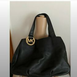 Michael Kors Pebble Handbag 