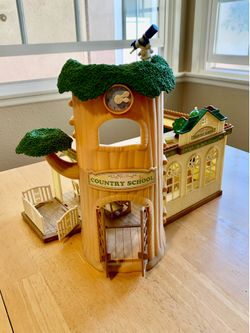 Collectable Calico Critters Country Tree School – Excellent Condition (90% Complete)