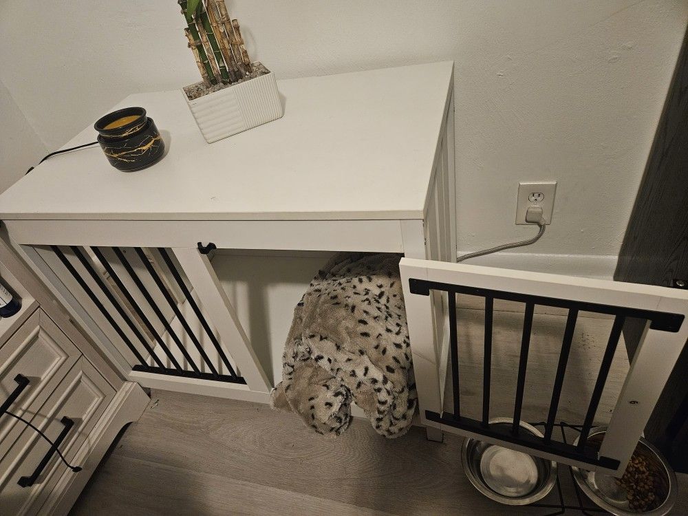 White Dog Kennel Only