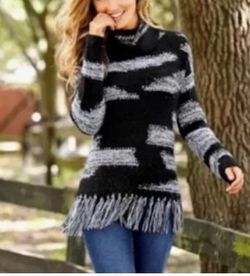 Women’s Sweater XL.  Black And White  