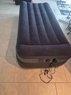 Raised Air Mattress with Built-In Pump