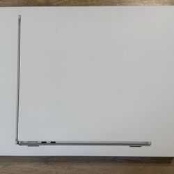 MacBook Air M4 2025 13 inch 16GB RAM 256GB storage silver