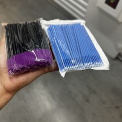 Includes lash/eyebrow brushes and lash primer applicater