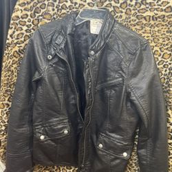 Vegan leather jacket. Incredibly soft. Super comfortable many pockets. 10/10 jacket. Just don’t wear it as much and it needs a new home