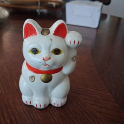 Vintage Japanese Maneki-neko (beckoning cat) figurine