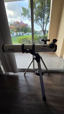 Meade telescope with 3 different lenses/ telescopio marca Meade con 3 lentes $70