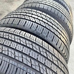 235/65/17 vendo set de llantas  con 80% de vida las 4