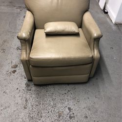 29”wx19”dx33”h Leather Recliner Chair