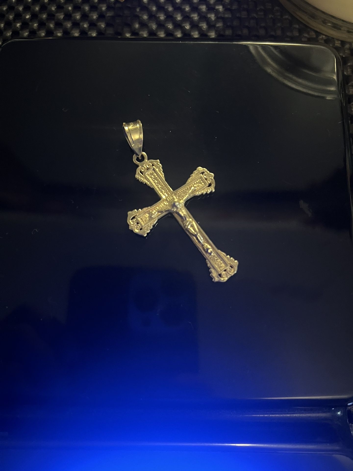 14k Gold Cross Pendant 6.8g
