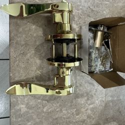 Keyed Entry Door Handle with Lock, Reversible for Left/Right Handed for Office or Front Door, Polished Brass Finish
