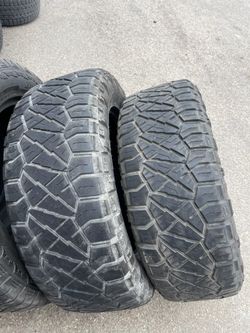 2 Tires 275/60/20 Nitto