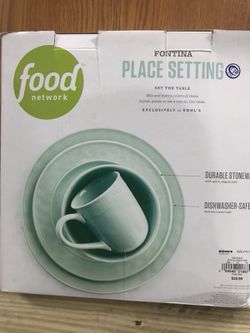 4 pieces plate set .