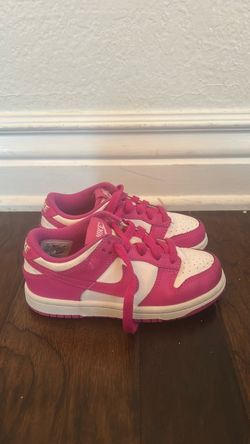 Girl Nike dunks size 11c