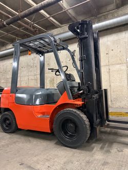 TOYOTA forklift pneumatic tires 5500 lb, 3 stage