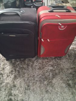 Medium suitcases 2 for 60$