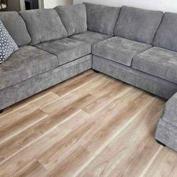 GREAT SIZE BRAND NEW GREY SECTIONAL LIVING ROOM SET