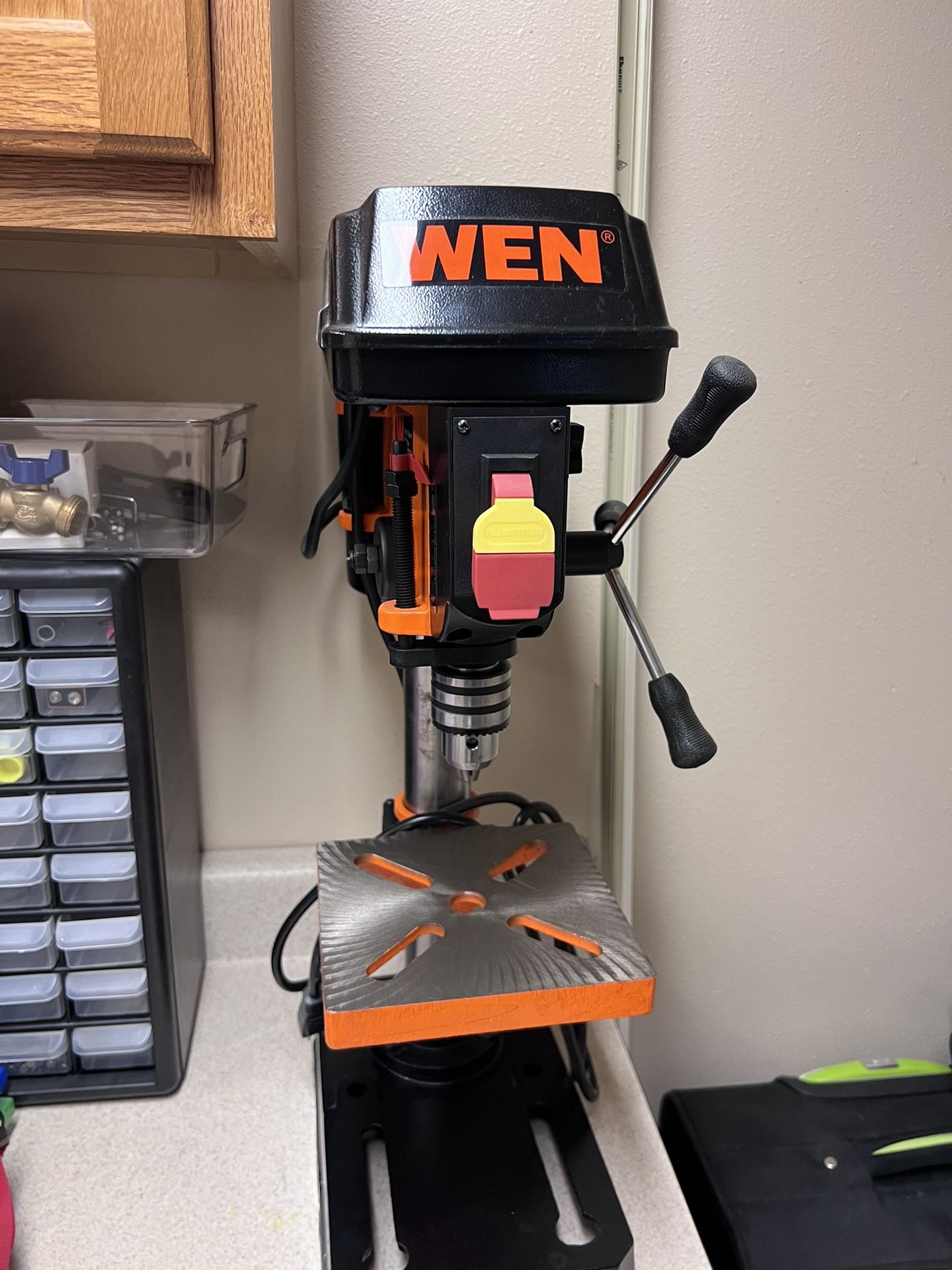 WEN 4208T 2.3-Amp 8-Inch 5-Speed Cast Iron Benchtop Drill Press,Black/Orange