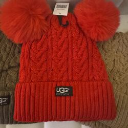 Beautiful and warm UGG Beanie doble pompón 