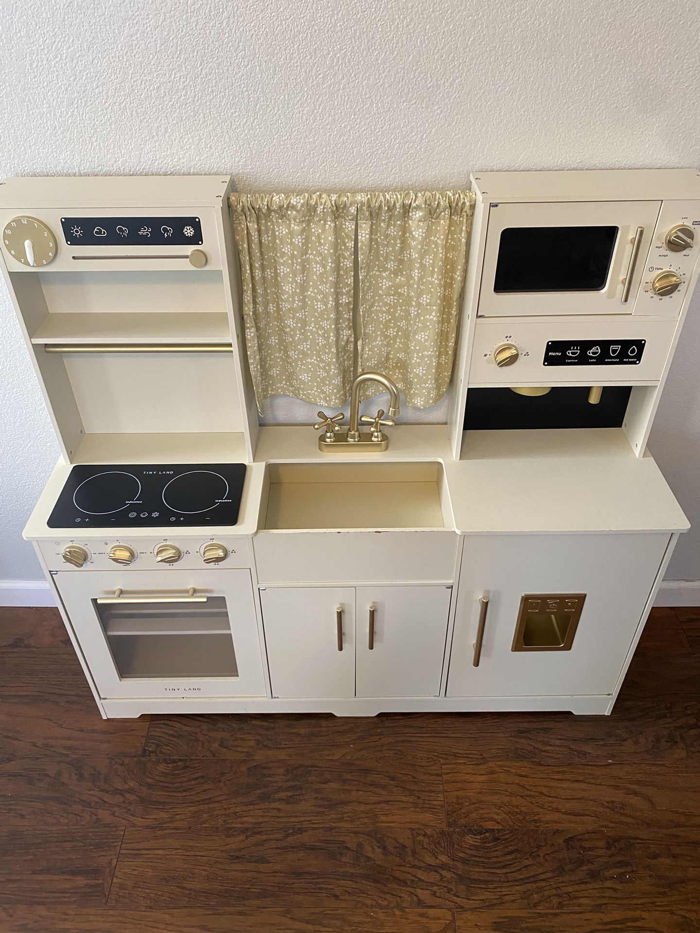 Tiny land Play Kitchen 