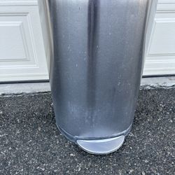Have Duty Trash Can  Size : 23 ＂H x 14.5 ＂W