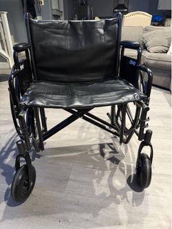 Drive Sentra EC Wheelchair – Excellent Condition + Leg Rests Included