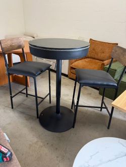 Bar table with 2pc barstools