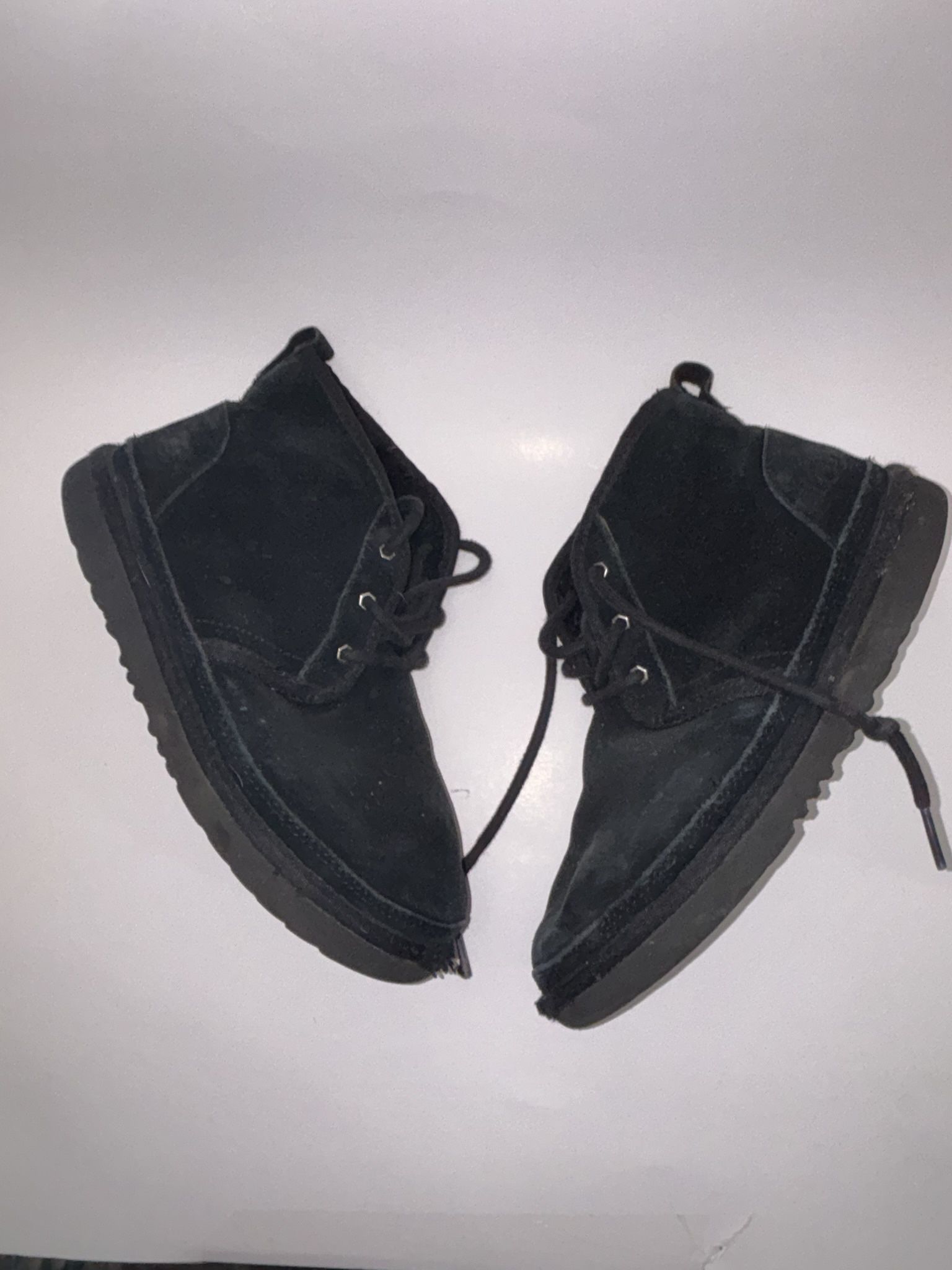 Black uggs 5 youth
