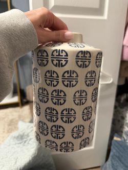 Blue and white vase/jar