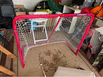 Primed hockey net