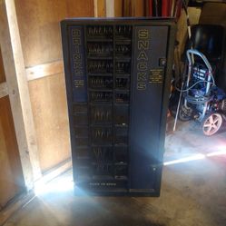 Wall Mounted 9 Selection Snack Machine