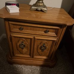 Set Of Two Nightstand 
