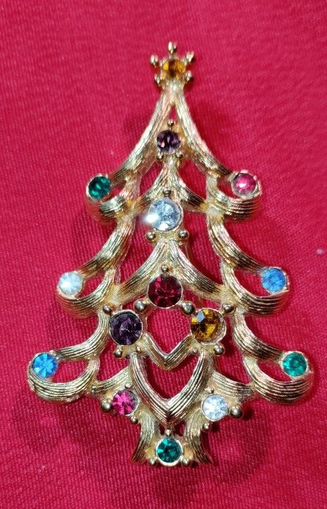 Fabulous Signed Vintage Christmas Tree Brooch