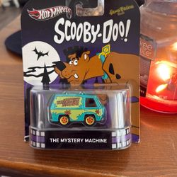 Hot Wheels Retro Entertainment Scooby-Doo! The Mystery Machine