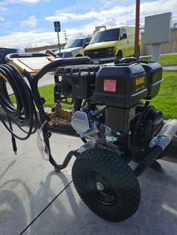 DeWalt 4400 PSI Gas Pressure Washer