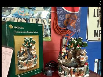 Traditions like new condition Decorative Table Top Fountain, excellent colors and details Stands approximately 9.5” tall and 8 wide No issues Plainfi