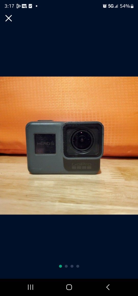 GOPRO HERO 5 ACTION CAM w/ 2 BATTERIES