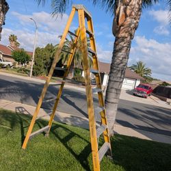 Husky Heavy Duty Fiberglass Step Ladder 8’ Ft. 