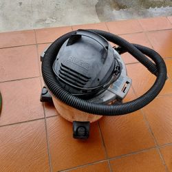 RIDGID  9 GALLONS  VACCUM WET AND DRY VAC With  ACCESSORIES   