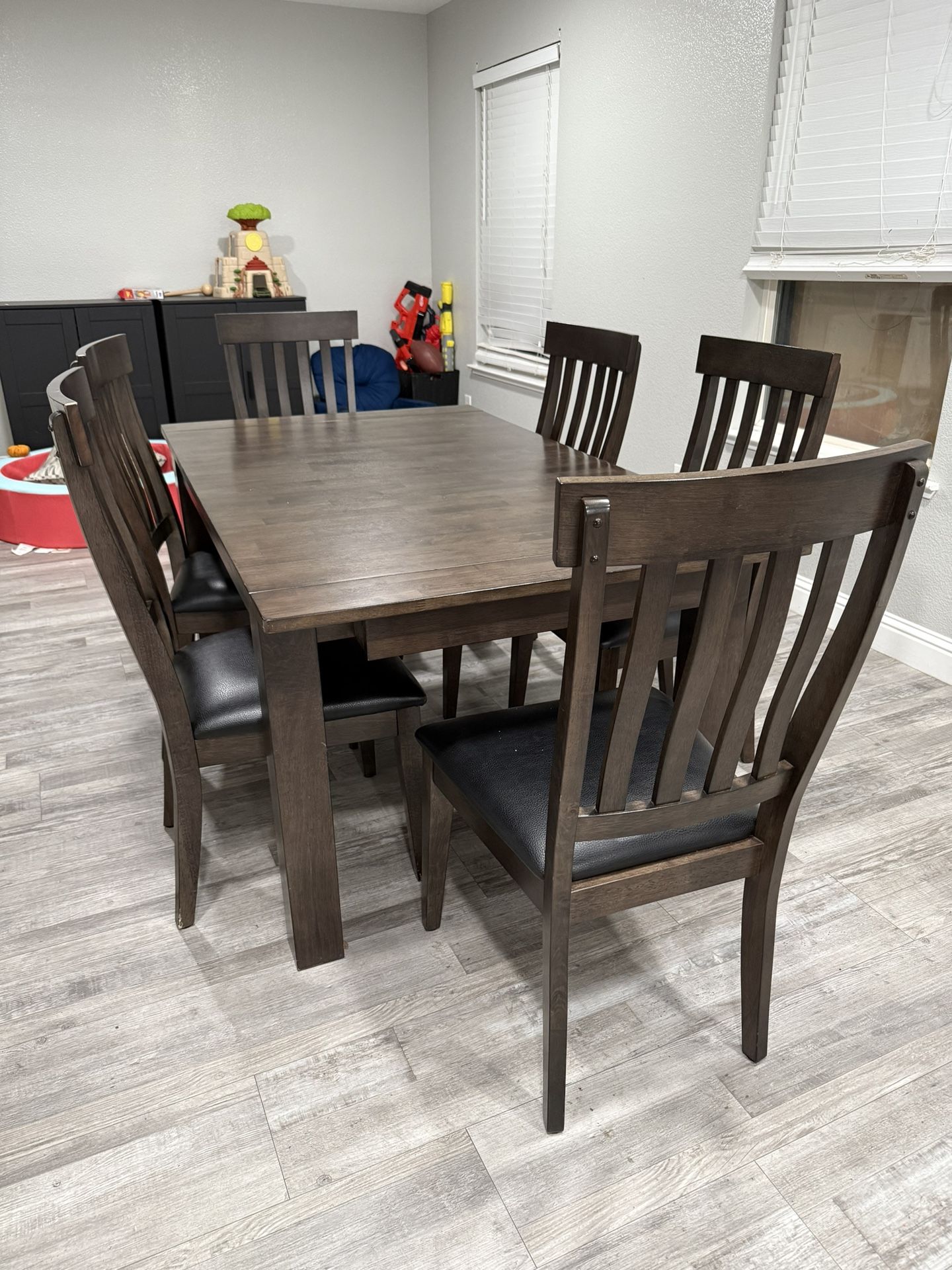 Dining Table And Chairs ! Wood Dining Table With Chairs ! Wood Table ! Kitchen Table ! Free Delivery