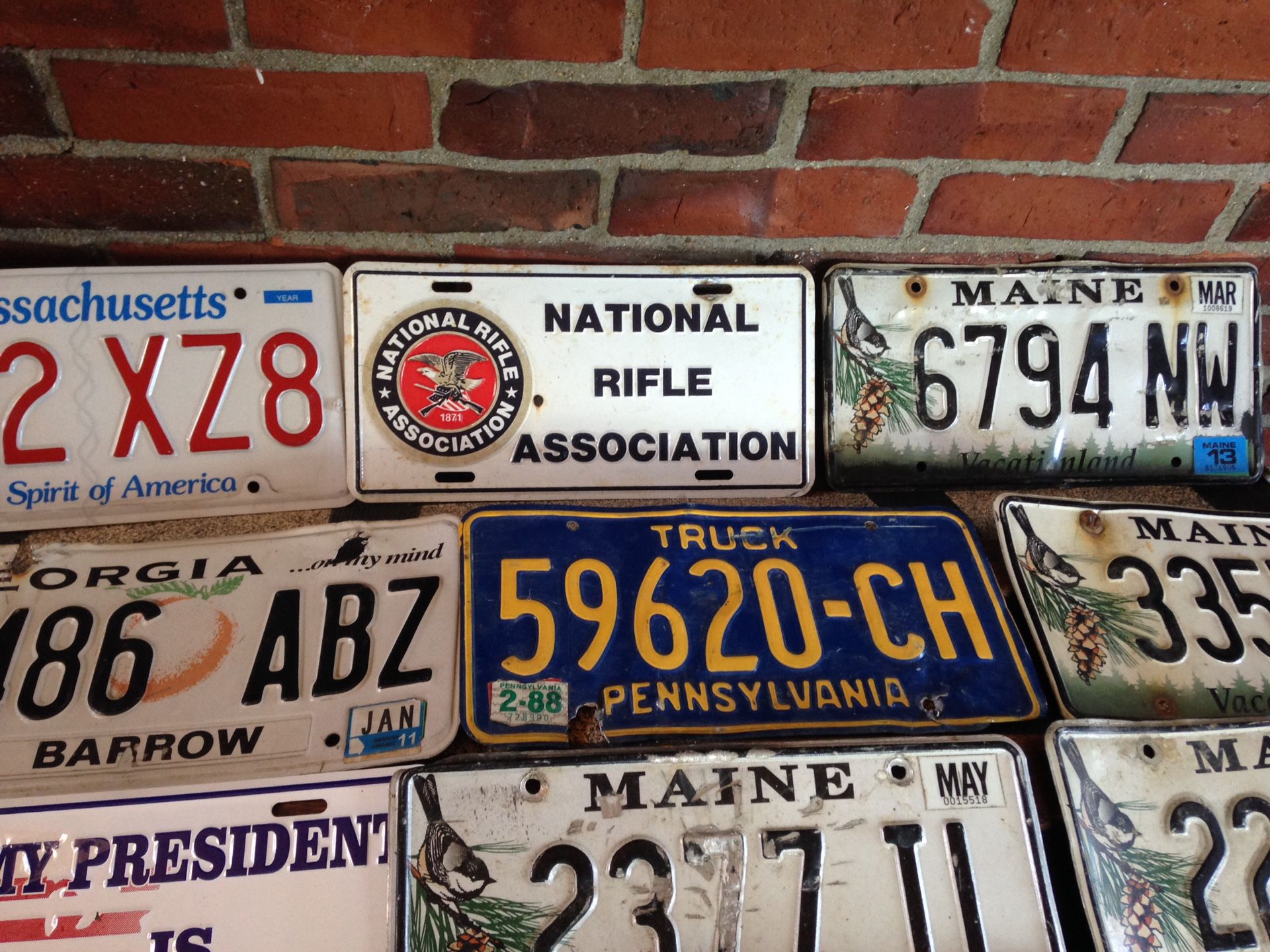 A lot license plate 25