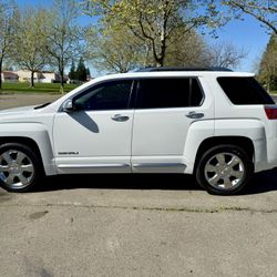 Fully Loaded 2015 GMC Terrain Denali - AWD, V6, Clean & Low Miles!