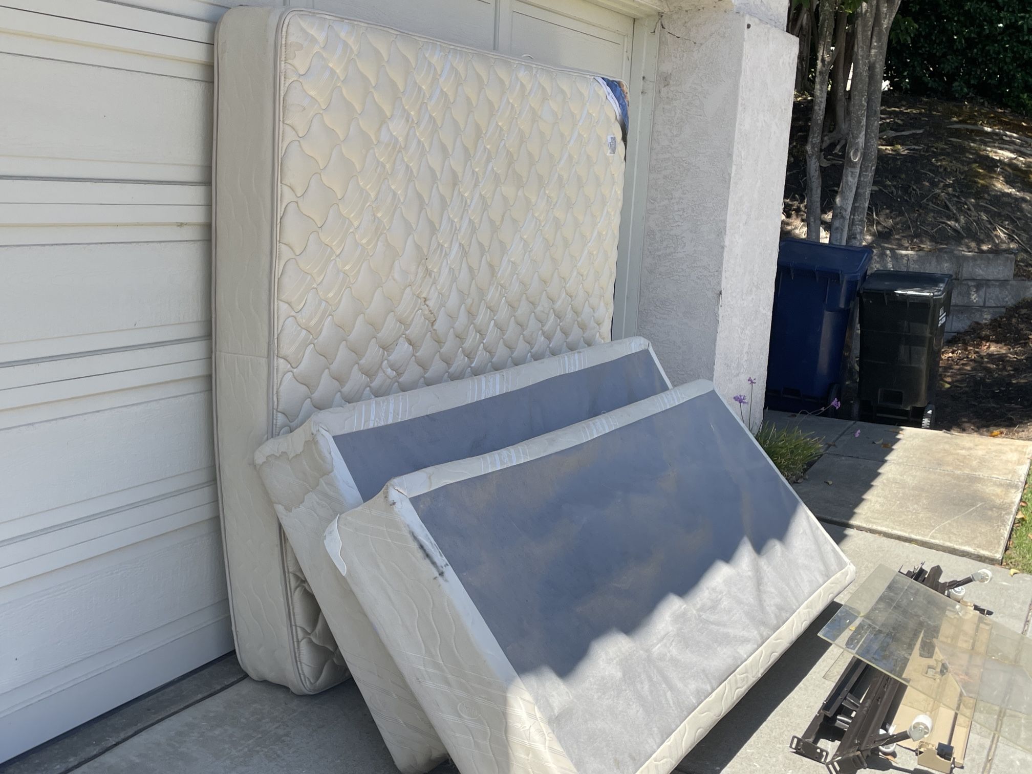 King Size Sealy, Posturepedic Mattress And Box Springs in good condition