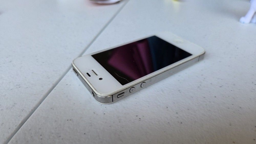 Lot Of 4 iPhones
