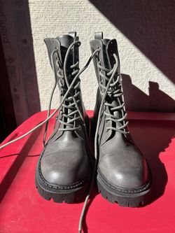 New Women’s Grey Boots 